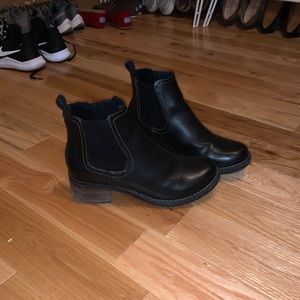 Boots size 6